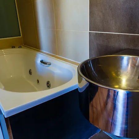 The - Adults Only מלון